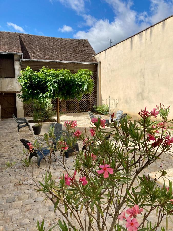 La maison Virginie log 1 à 2 pers hyper centre climatisation parking linge wifi proximité lac canal piscine Montargis Extérieur photo