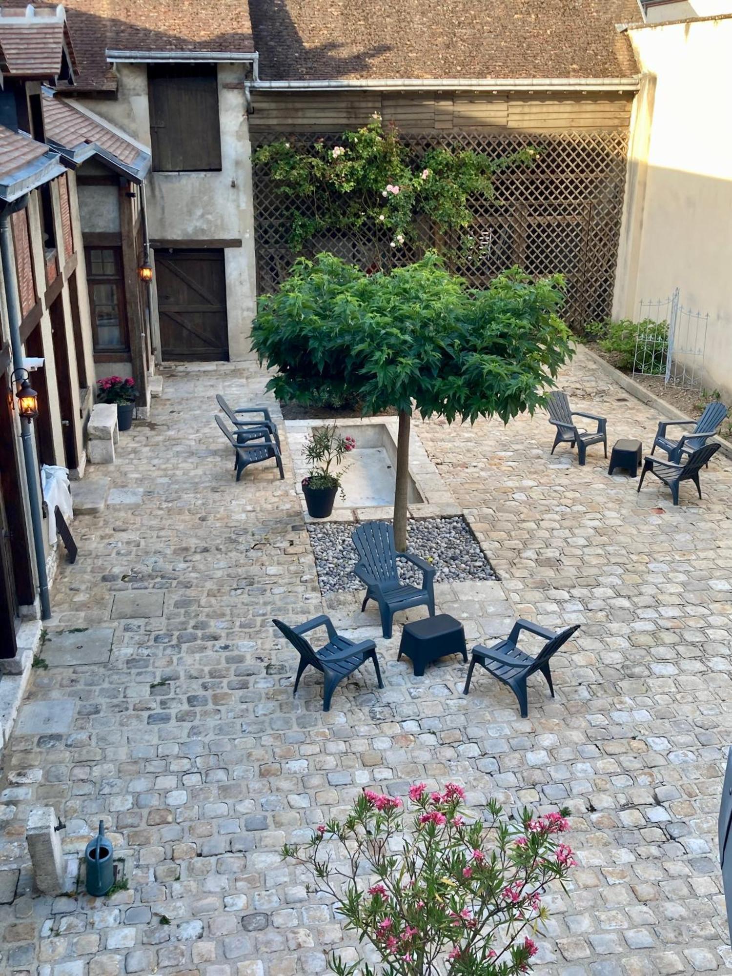 La maison Virginie log 1 à 2 pers hyper centre climatisation parking linge wifi proximité lac canal piscine Montargis Extérieur photo