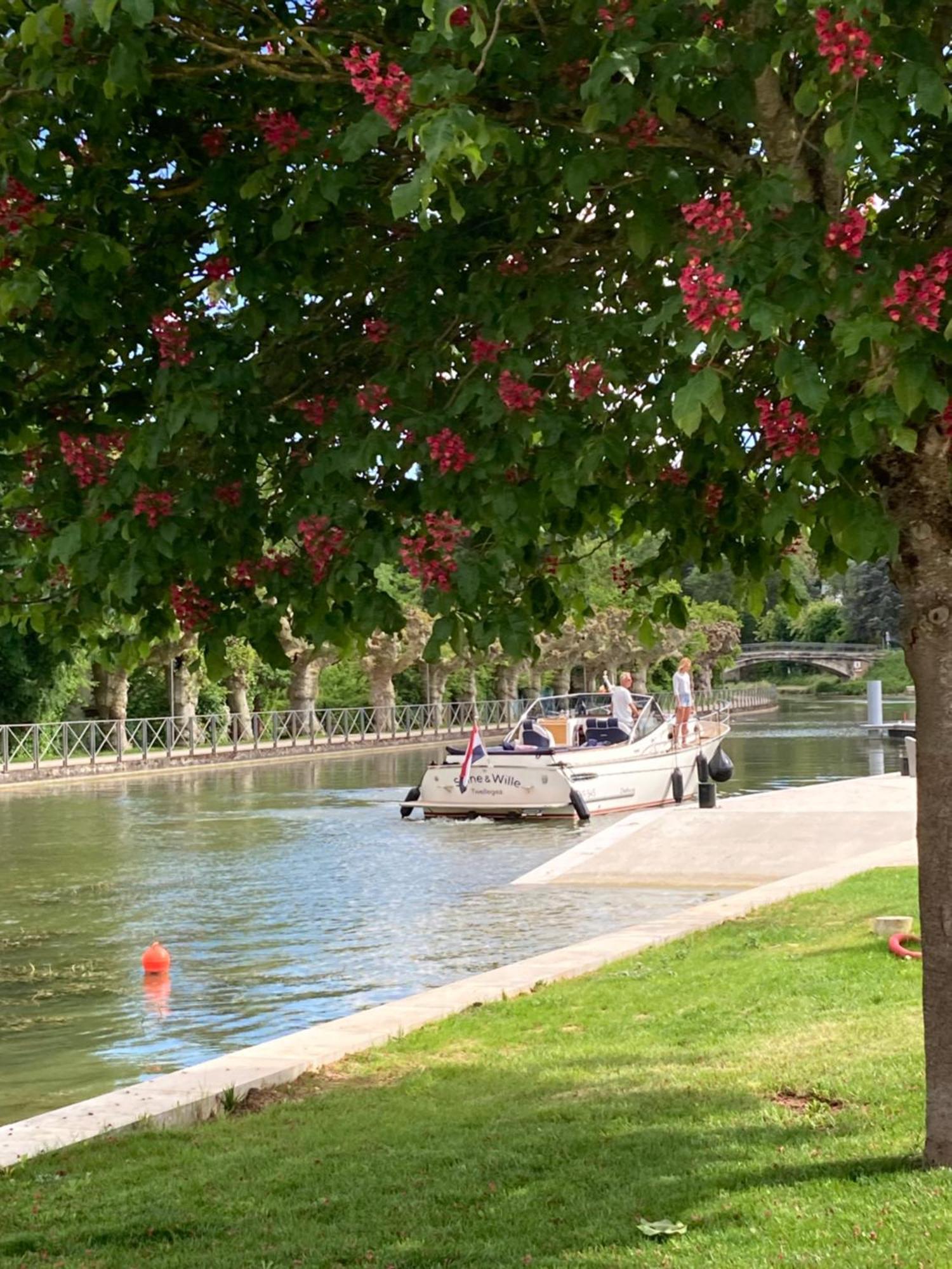 La maison Virginie log 1 à 2 pers hyper centre climatisation parking linge wifi proximité lac canal piscine Montargis Extérieur photo