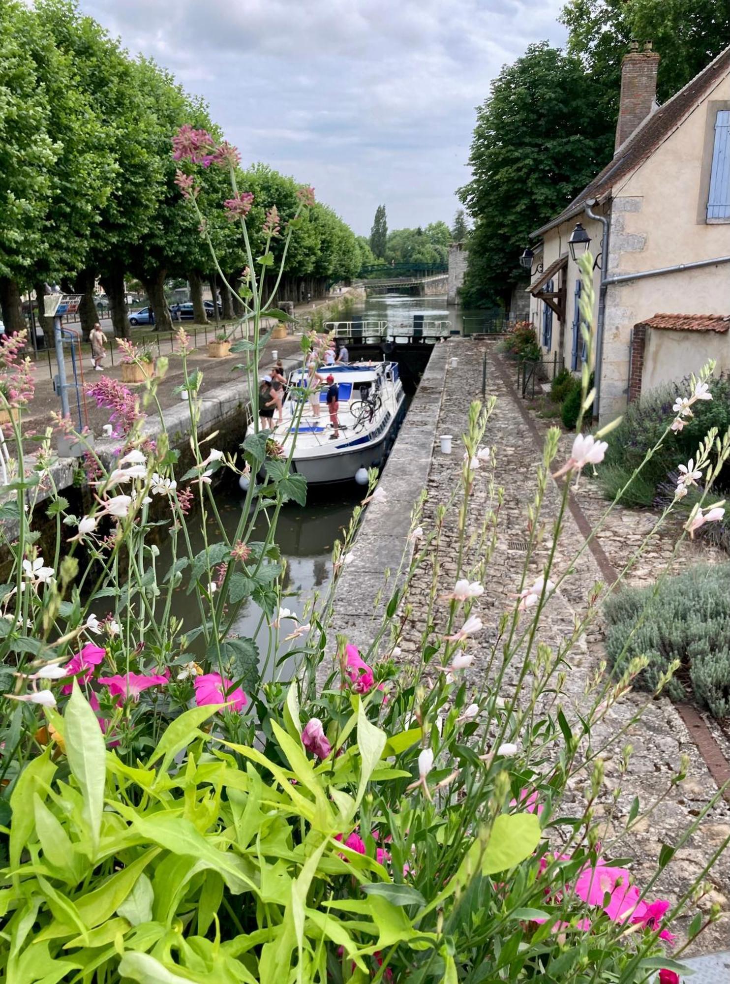 La maison Virginie log 1 à 2 pers hyper centre climatisation parking linge wifi proximité lac canal piscine Montargis Extérieur photo